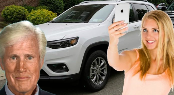 A woman is taking selfies with her Jeep Cherokee, which aids in the 2019 Ford Edge vs 2019 Jeep Cherokee comparison.